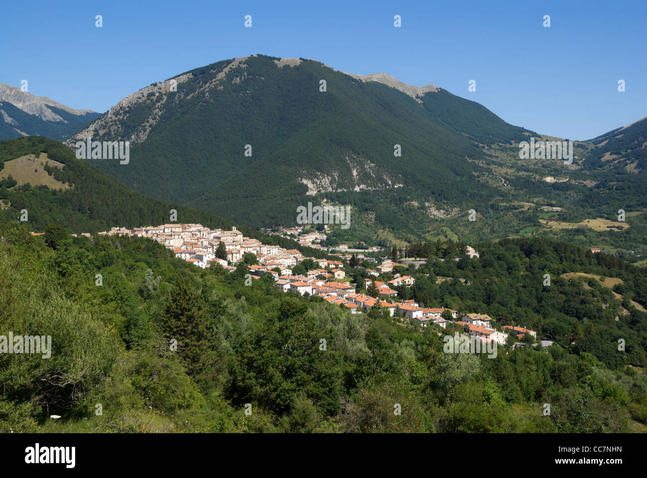 Ansicht von Civitella Alfedena und Villetta Barrea Bergdörfer, Italien Stockfoto