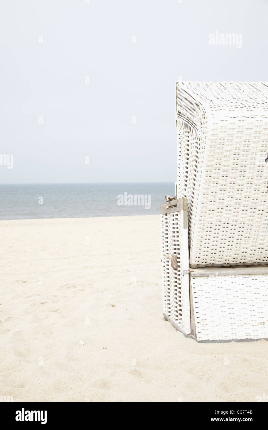 Stuhl am Strand, Westerland, Sylt, Nordsee, Schleswig-Holstein, Deutschland  Stockfotografie - Alamy