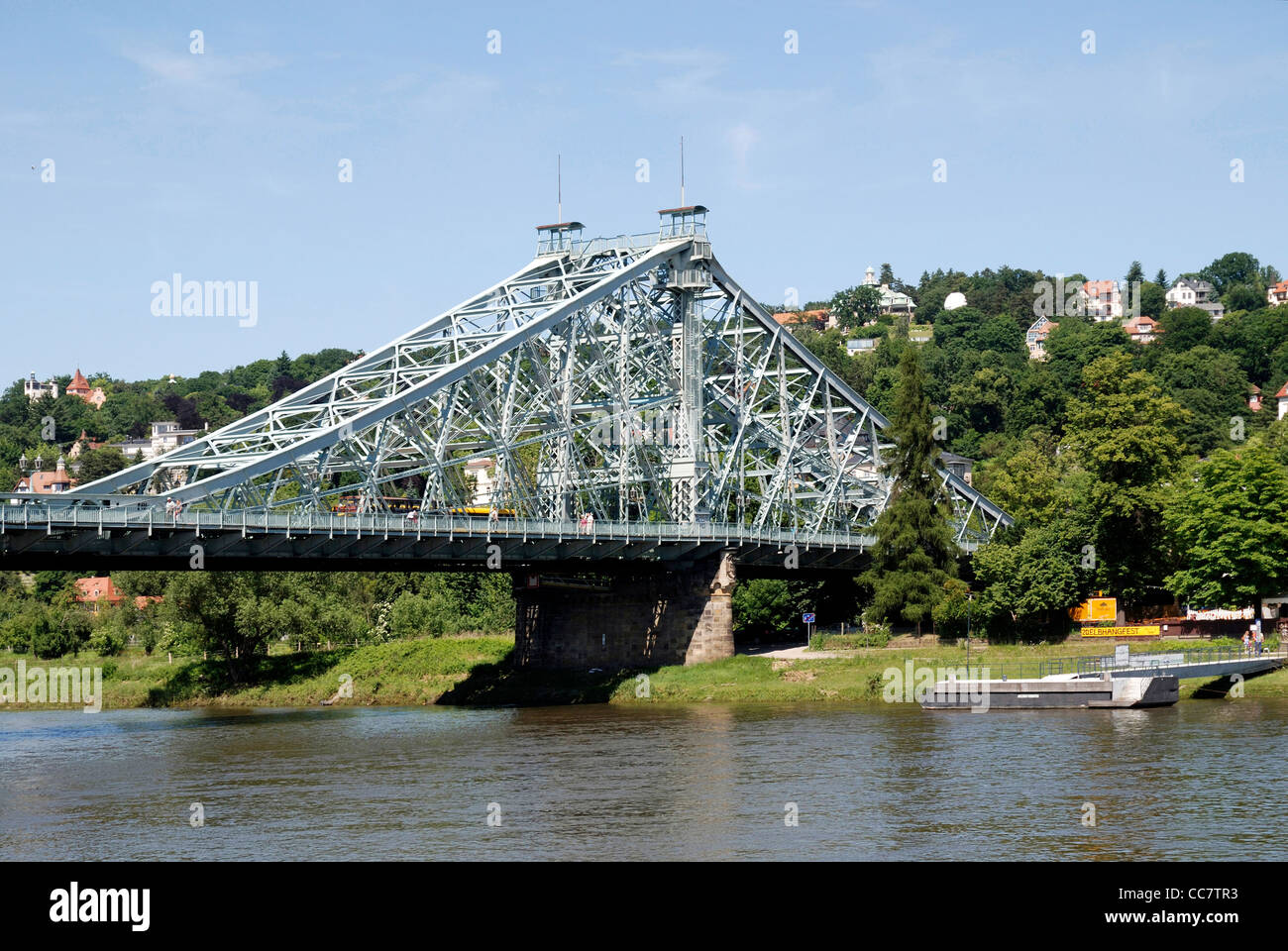 Brücke Loschwitzer Bruecke an der Elbe in Dresden Stockfoto