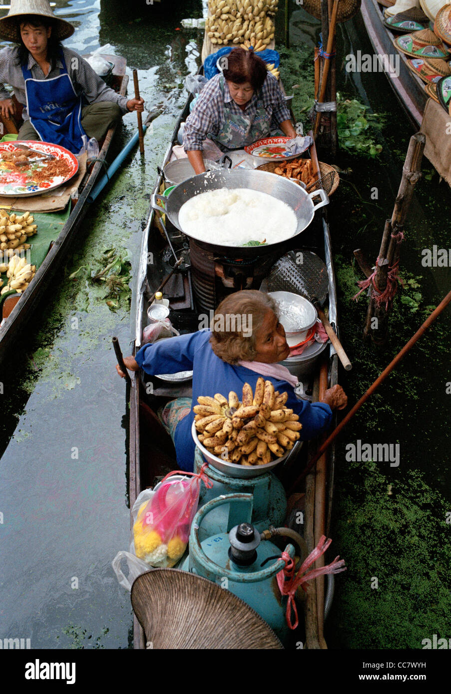 Damnoen Saduak Markt in der Nähe von Bangkok in Thailand in Südostasien Fernost reisen Kultur Leute wanderlust Eskapismus Leben lifestyle Business Stockfoto