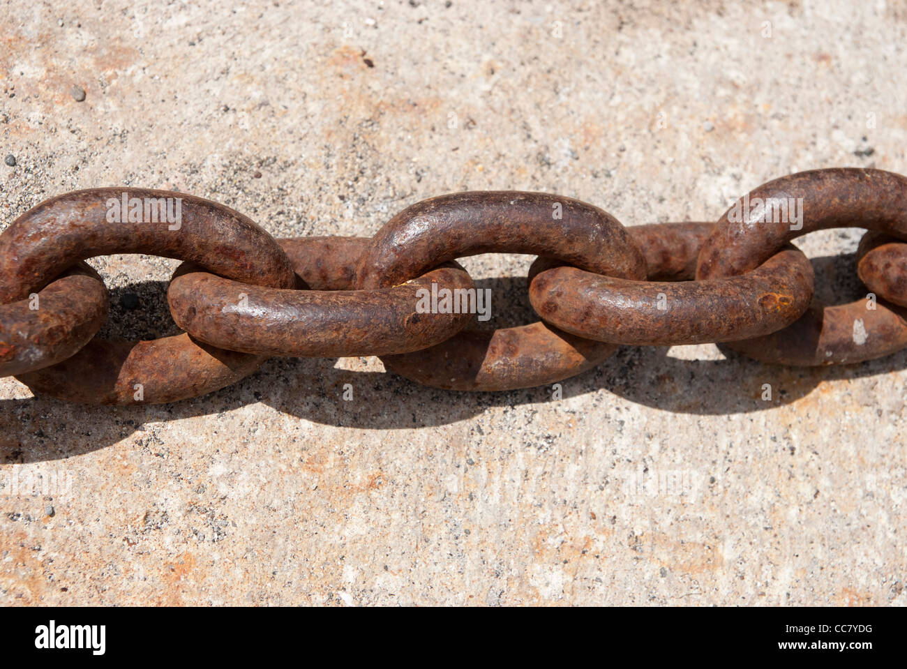 Detail der schweren Kette in der Fischerei Dorf Cadgwith, Cornwall, UK Stockfoto