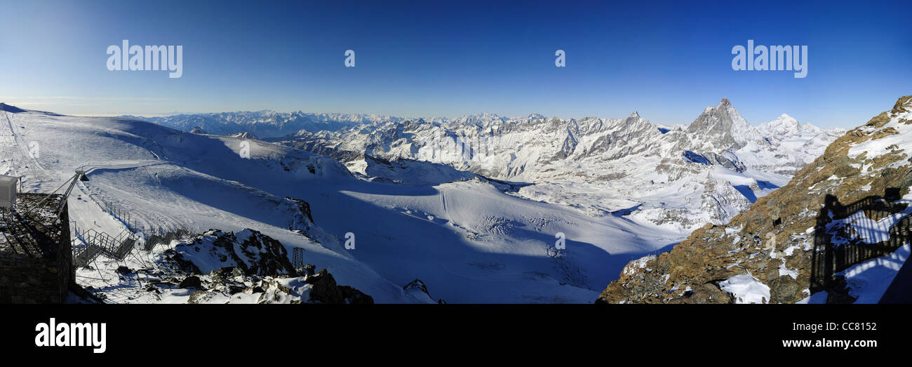 Panorama von kl. Matterhorn mit Matterhorn und Mont Blanc, Zermatt, Schweiz Stockfotografie Alamy