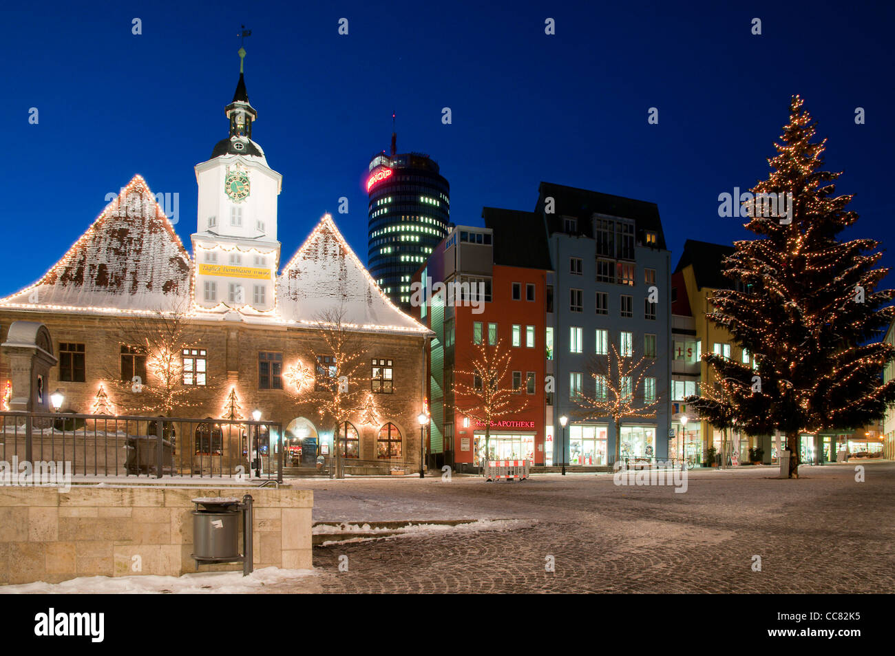 Marktplatz mit Rathaus und Weihnachtsbaum am Nacht, Jena, Thüringen, Deutschland, Europa Stockfoto