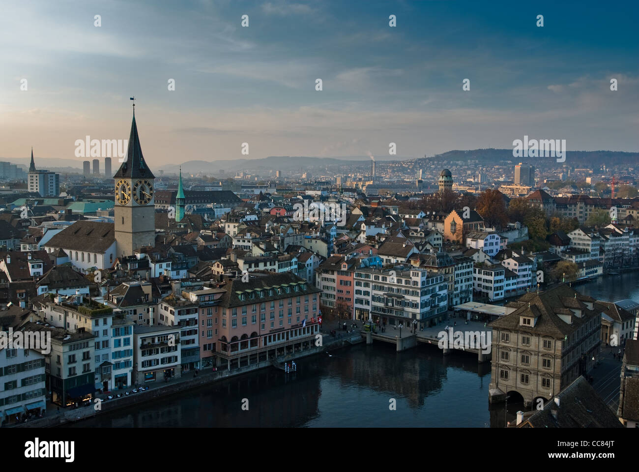 Blick vom Grossmuenster über Zürich, Schweiz. Stockfoto