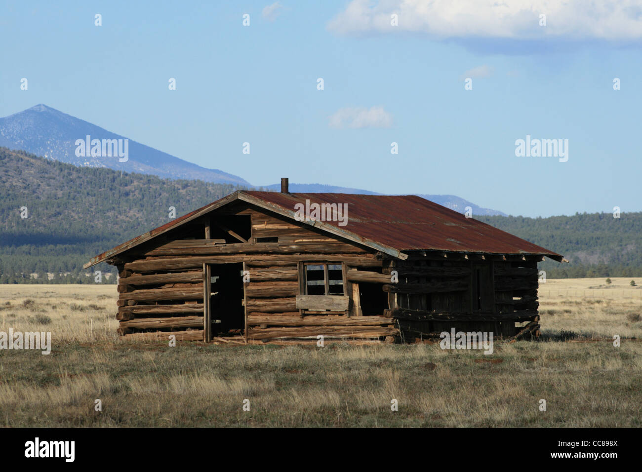 heruntergekommenen alten Blockhütte im Gebiet im nördlichen Arizona Stockfoto