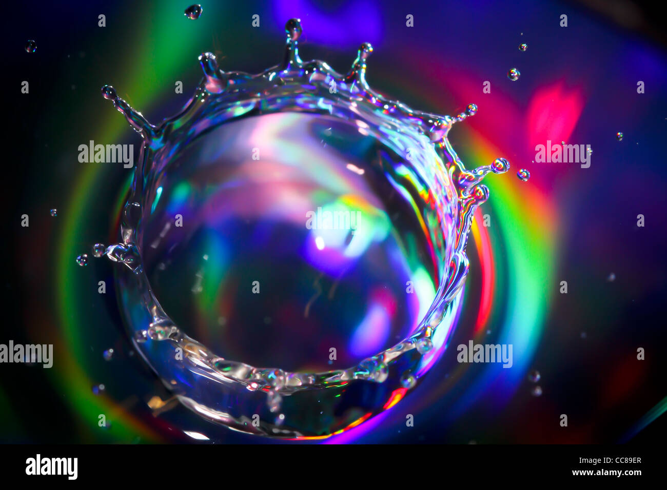 Ein bunter Wassertropfen Stockfoto