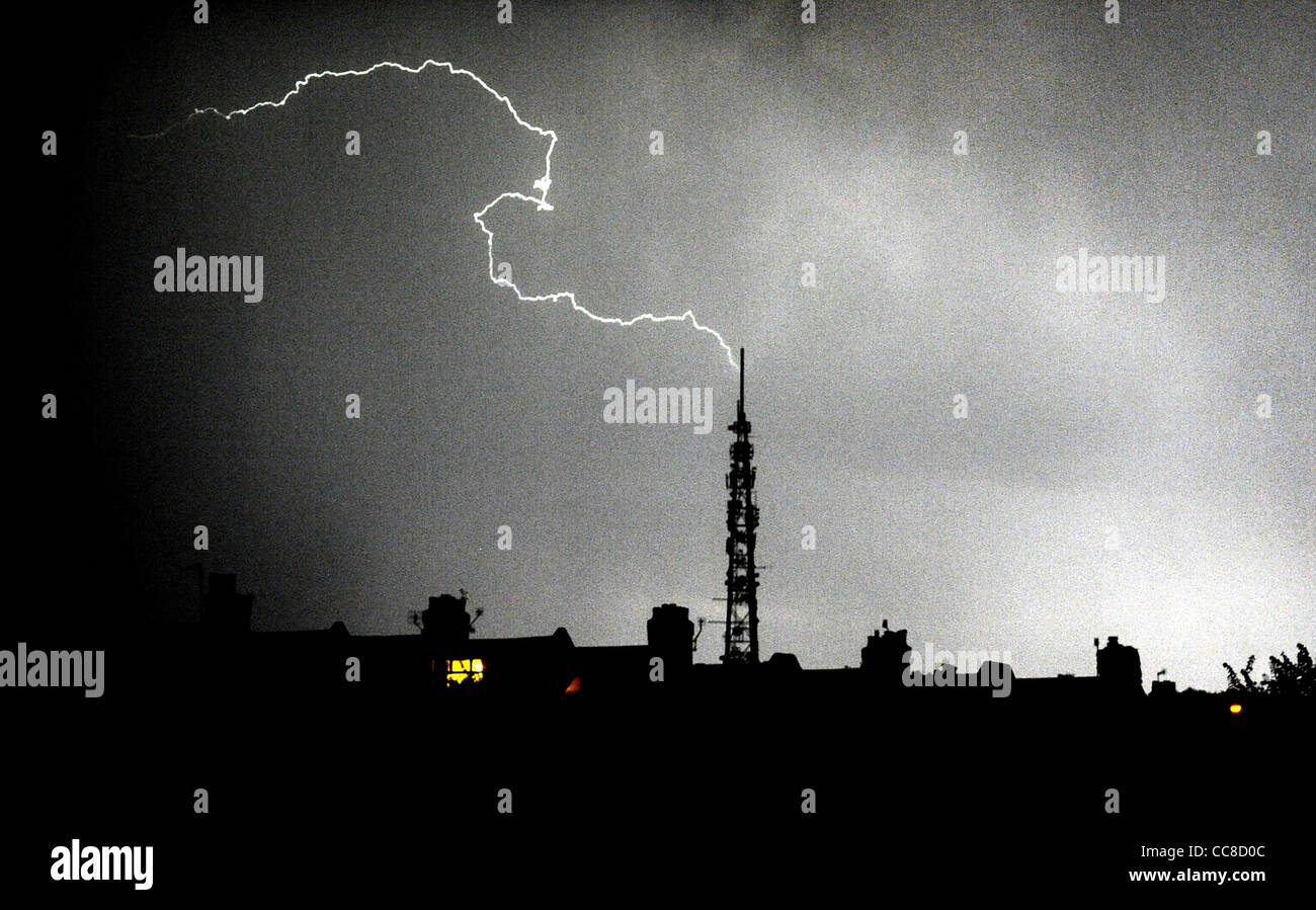 Digitalumstellung wie der Blitz schlägt einen TV-Sender in Brighton Sussex UK 2008 Stockfoto
