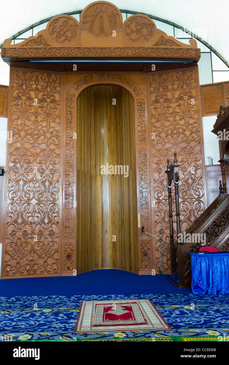 geschnitzte hölzerne Mihrab, Negeri Sembilan Zustand Moschee, Seremban, Malaysia Stockfoto