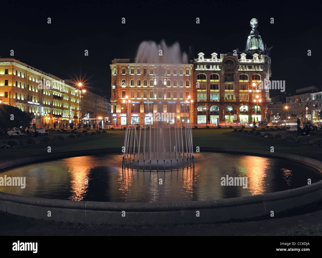 Sankt-Petersburg: Nachtansicht der Newski-Prospekt Stockfoto