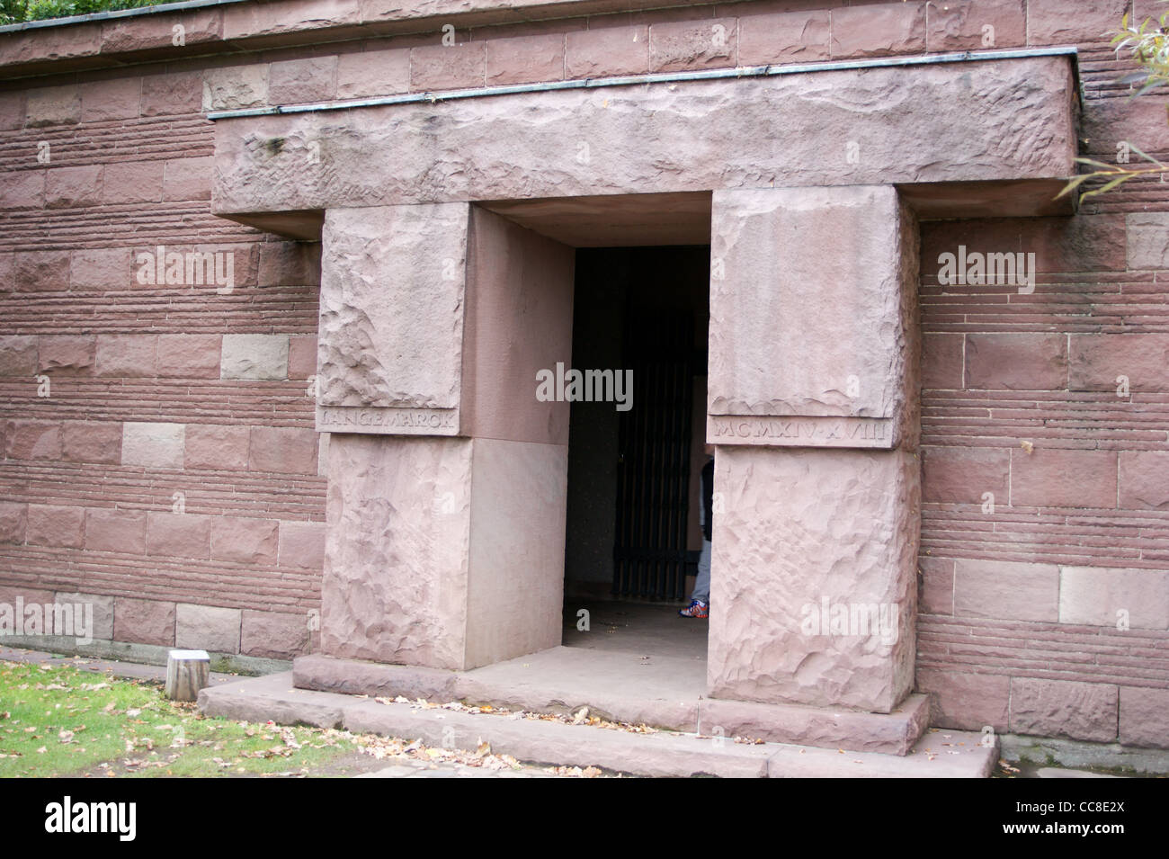 Langemark deutscher ersten Weltkrieg Militärfriedhof, Langemark-Poelkapelle, Ieper Ypern, Belgien Stockfoto