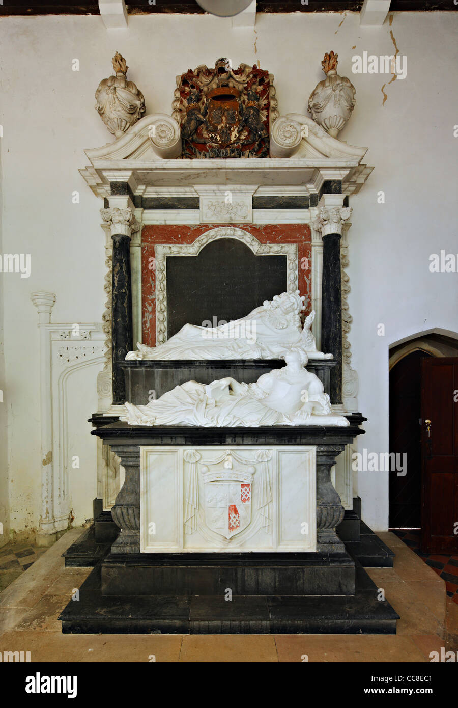 Denkmal für William, 1. Baron Crofts (gest. 1677) und seine zweite Frau, Elisabeth, St.-Nikolaus-Kirche, kleine Saxham, Suffolk Stockfoto