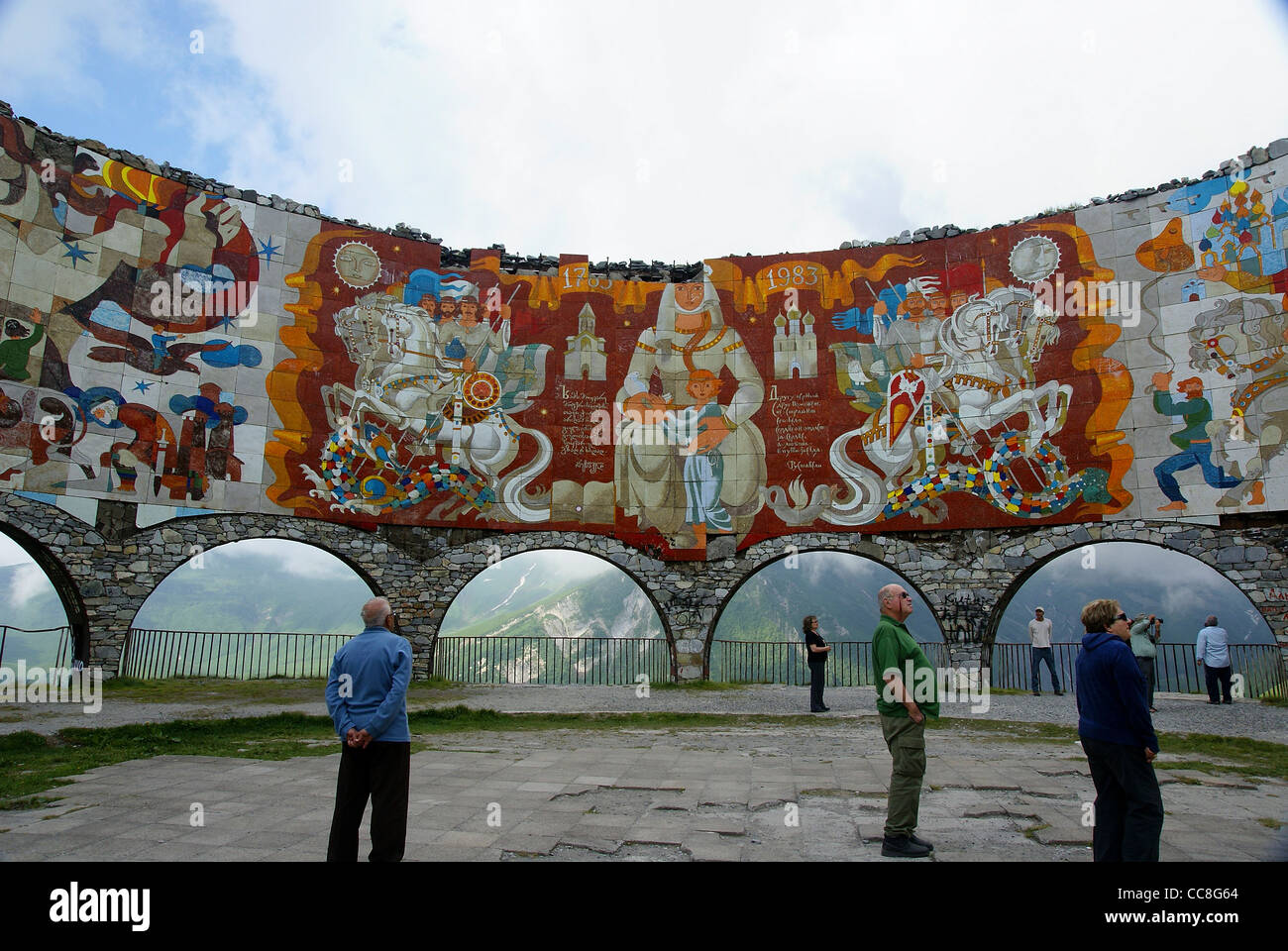 Georgien, georgische Militär Highway, Sowjet-Ära Russland Georgien Freundschaft Denkmal Stockfoto