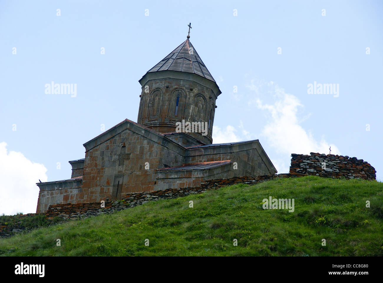 Georgien, 14. Jh. zurGergeti Trinity Church (Tsminda Sameba) Holy Trinity Church in der Nähe des Dorfes zurGergeti Stockfoto