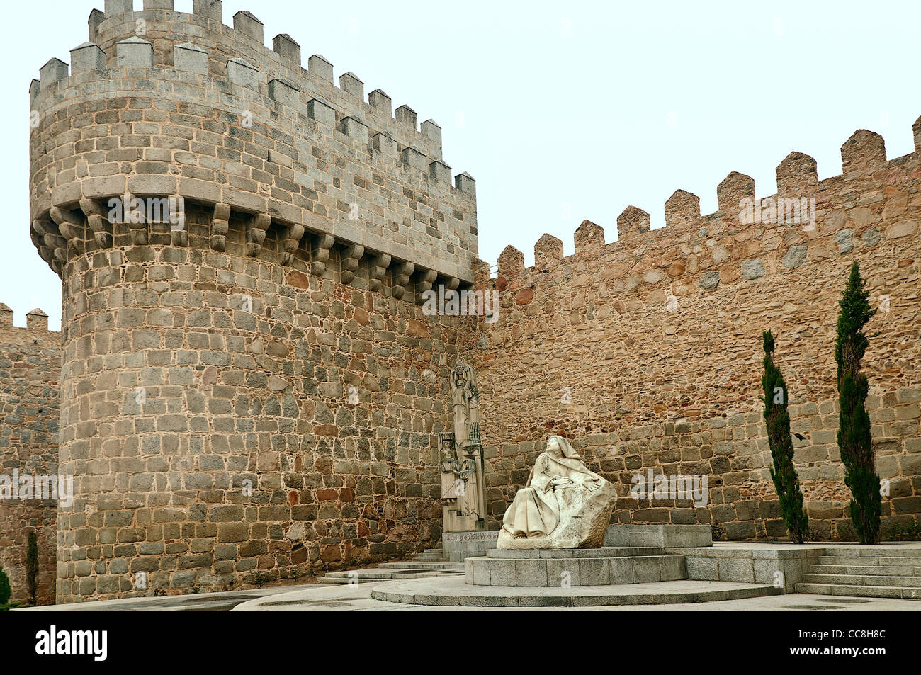 Statue der Hl. Teresa von Jesus an der Wand der Provinz Avila in Castilla y León, Spanien, Europa Stockfoto