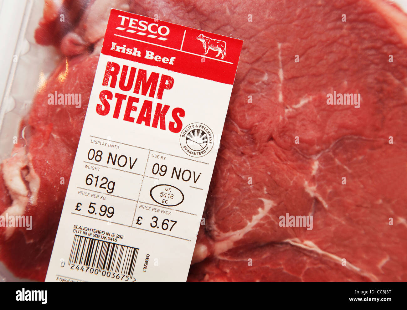 Tesco-Supermarkt irisches Rindfleisch Rumpsteak. Stockfoto