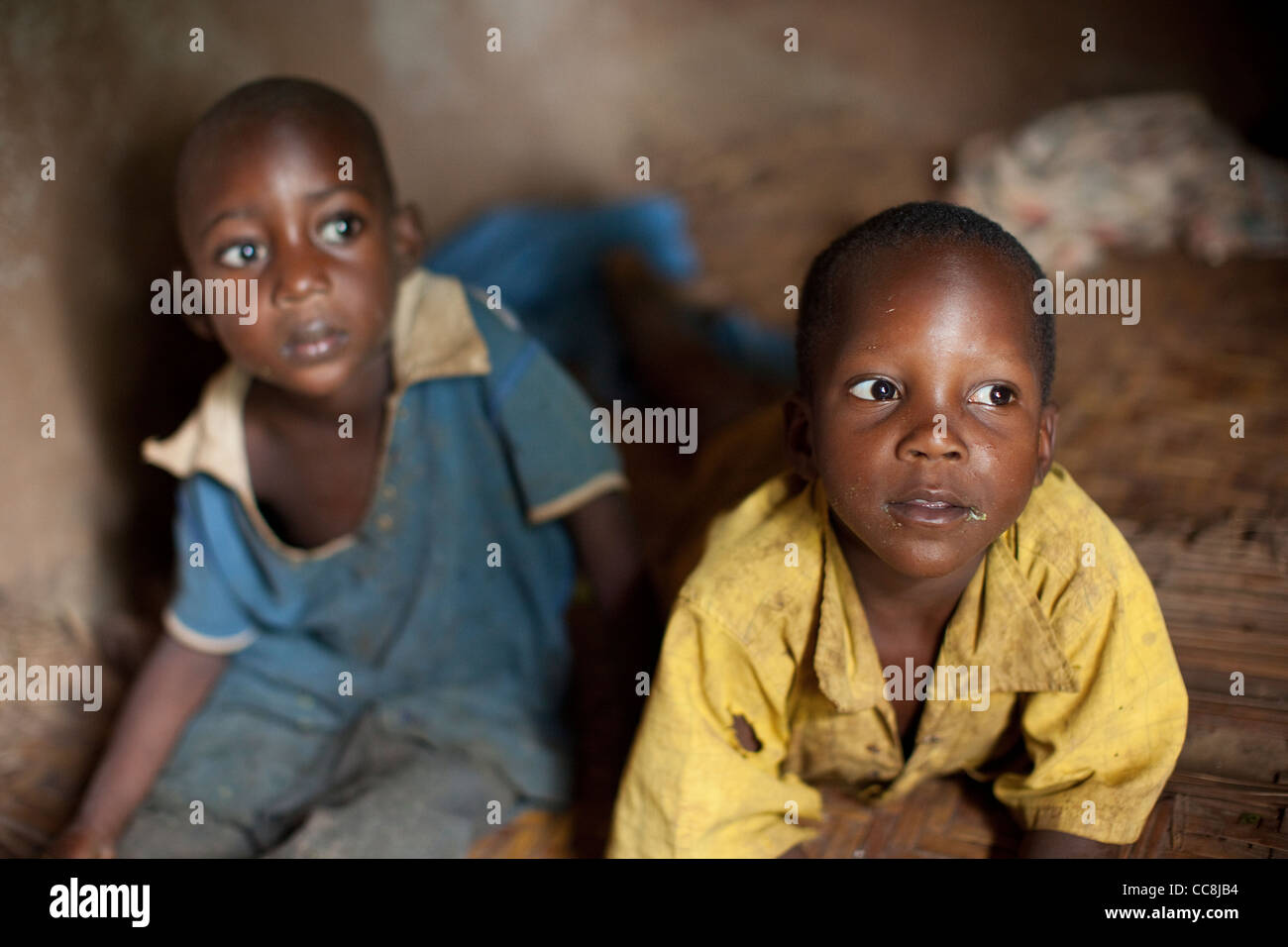 Kinder zu Hause in Masaka, Uganda, Ostafrika. Stockfoto