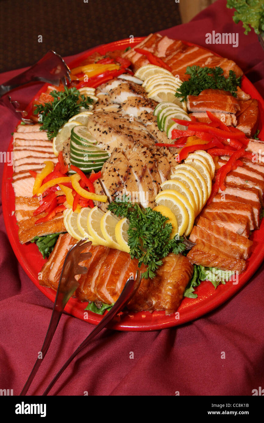 Lachs Hähnchen Teller vom buffet Stockfoto