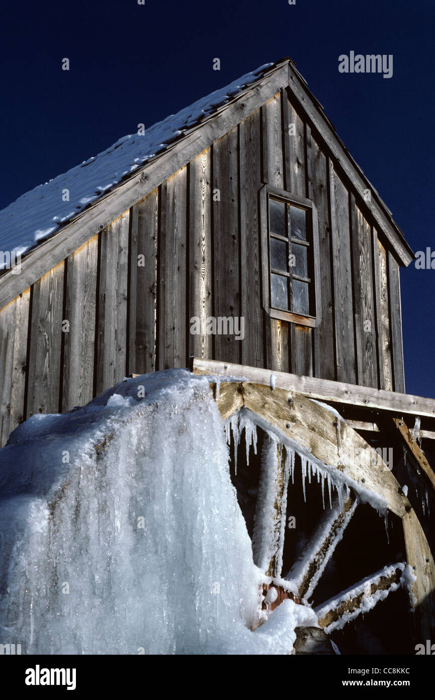 Wasserrad im Winter Sunrise Mill Creek Snohomish County Washington State USA eingefroren Stockfoto