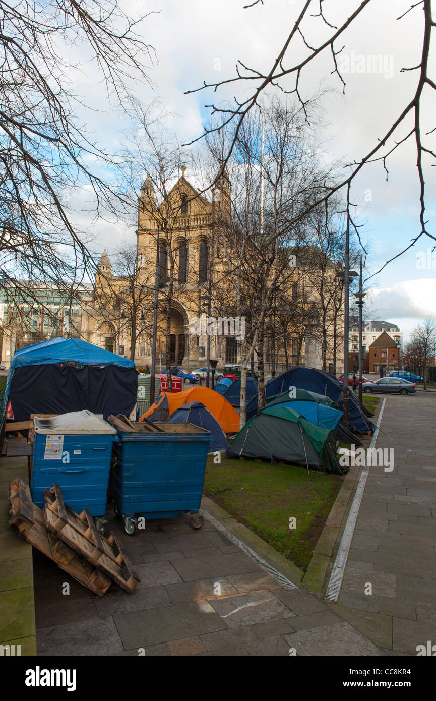 Anti-kapitalistischen Lager gegenüber St Anne Kathedrale, Belfast Stockfoto