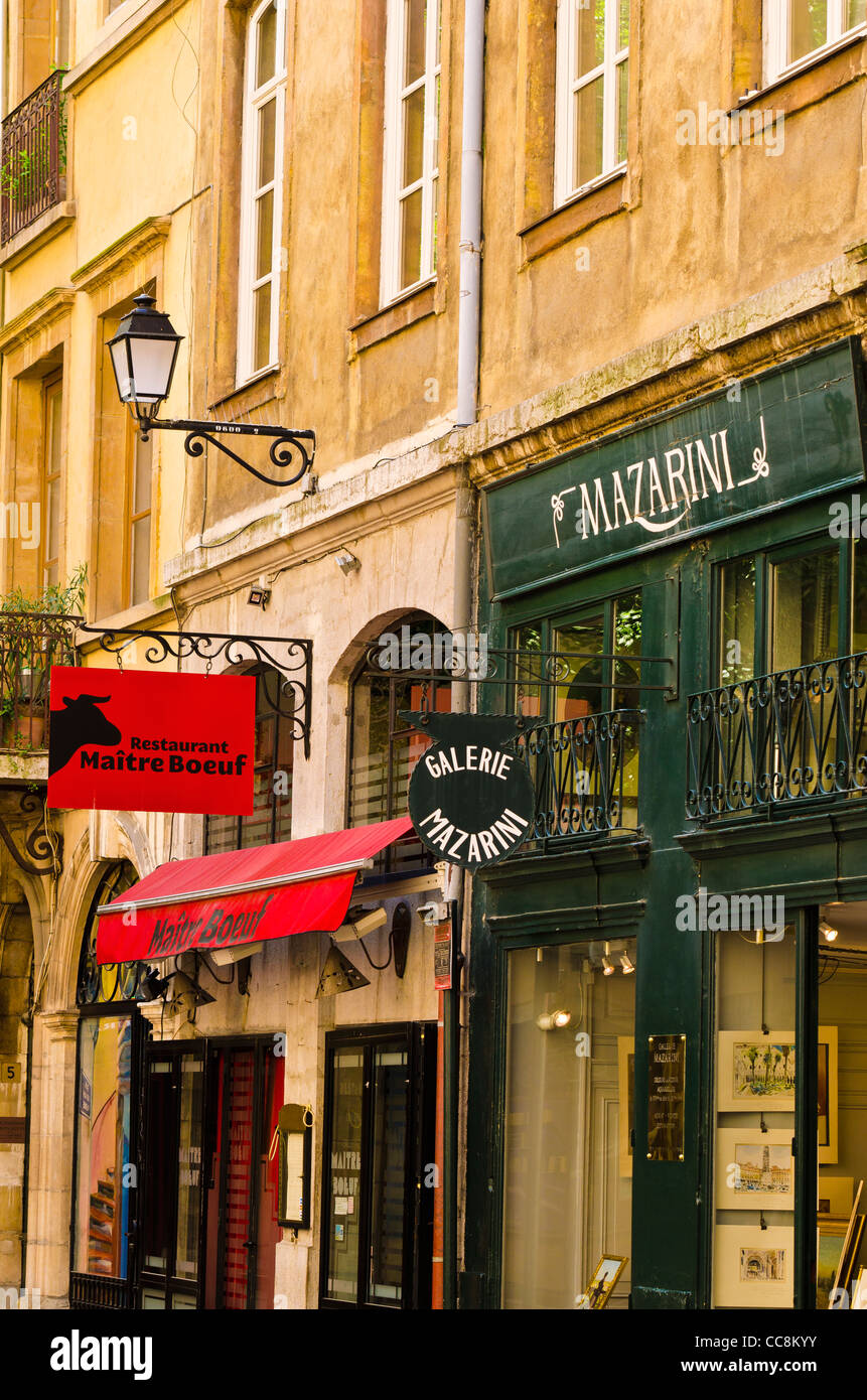Restaurants und Galerien in der Altstadt Vieux Lyon, Frankreich (UNESCO-Weltkulturerbe) Stockfoto
