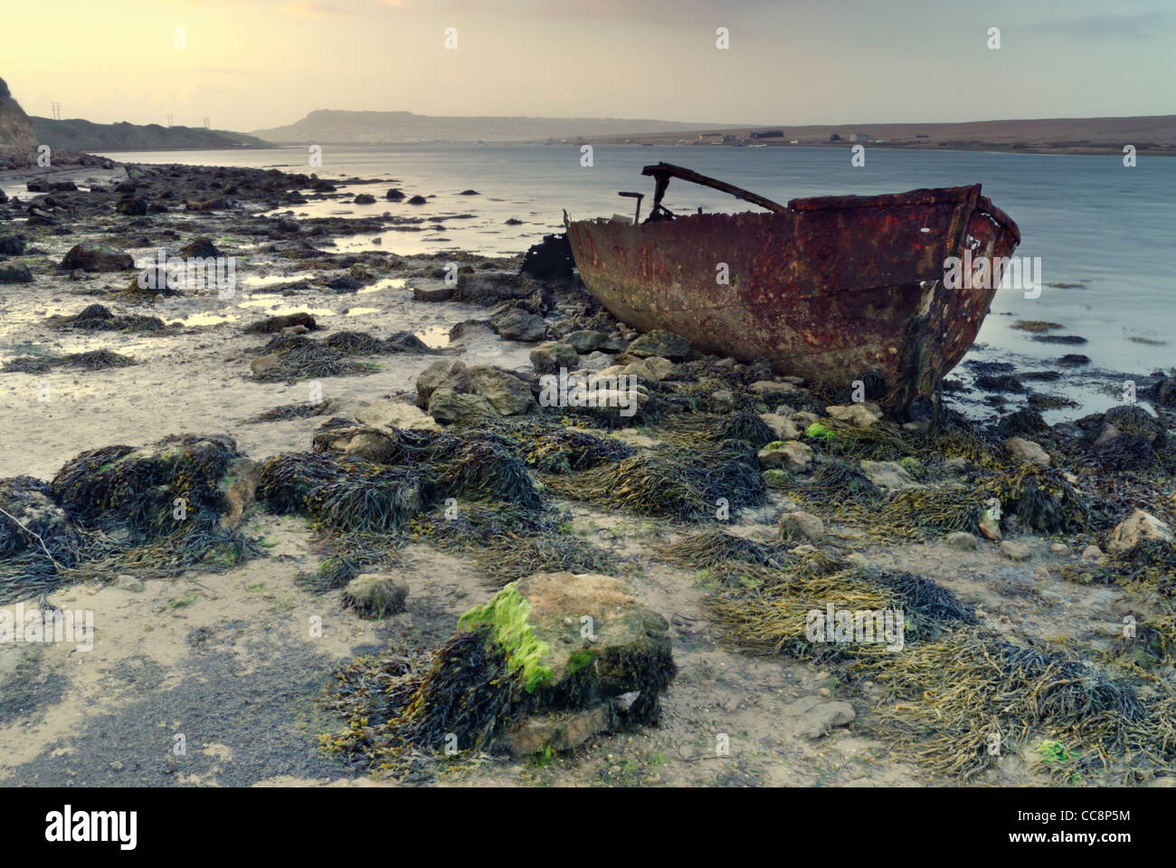 Alte rostige Boot, Flotte Lagune, Dorset Stockfoto