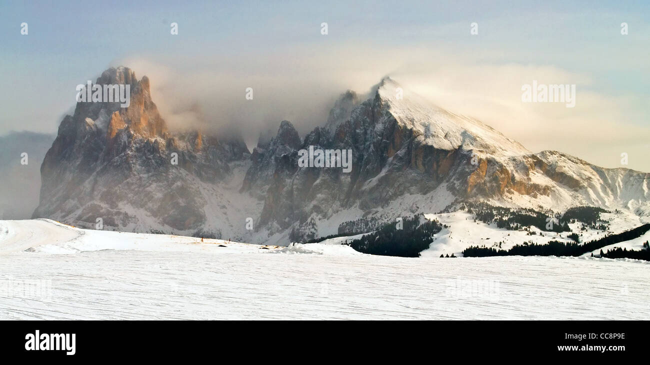 Winter-Berglandschaft, Sasso Piatto in Val Gardena, Dolomiti, Italien Stockfoto