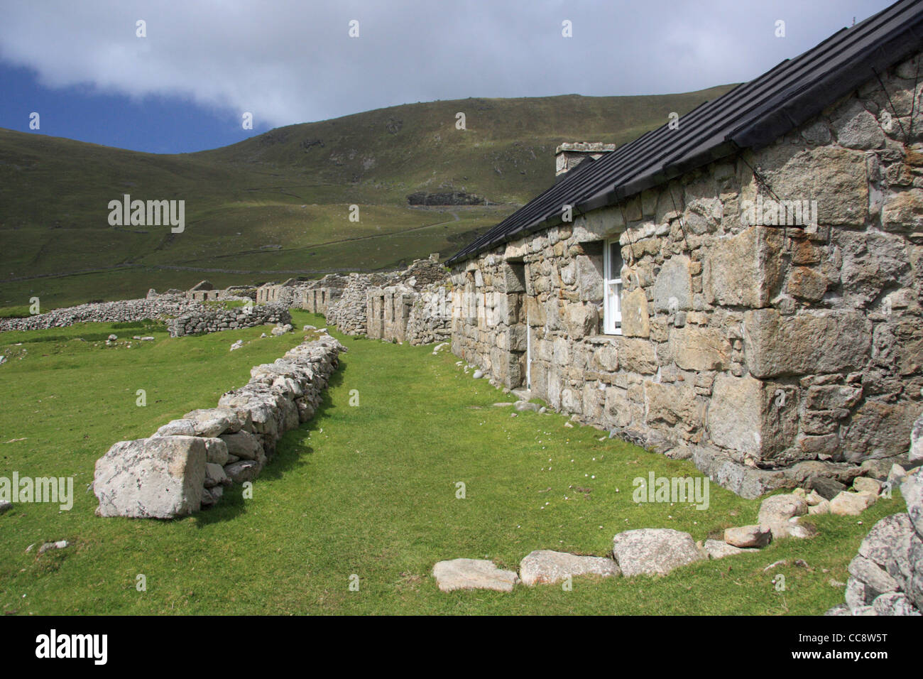 Verlassene Steinhäuser von The Village auf der Insel Hirta, St Kilda, Schottland Stockfoto