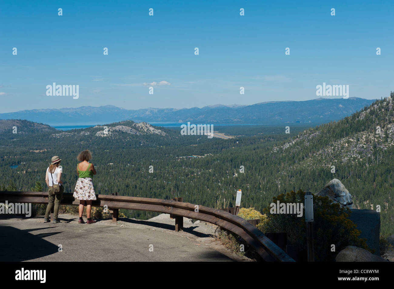 South Lake Tahoe gesehen von US Hwy 50. Kalifornien, USA Stockfoto