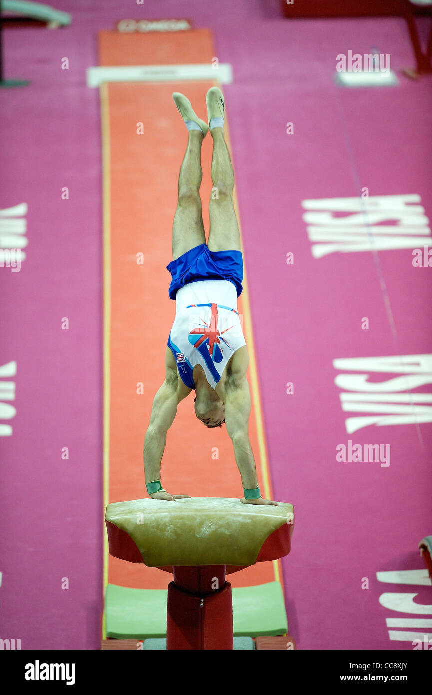 Kristian THOMAS (GBR), konkurriert im Tresor, The London bereitet Visa International Gymnastics Stockfoto
