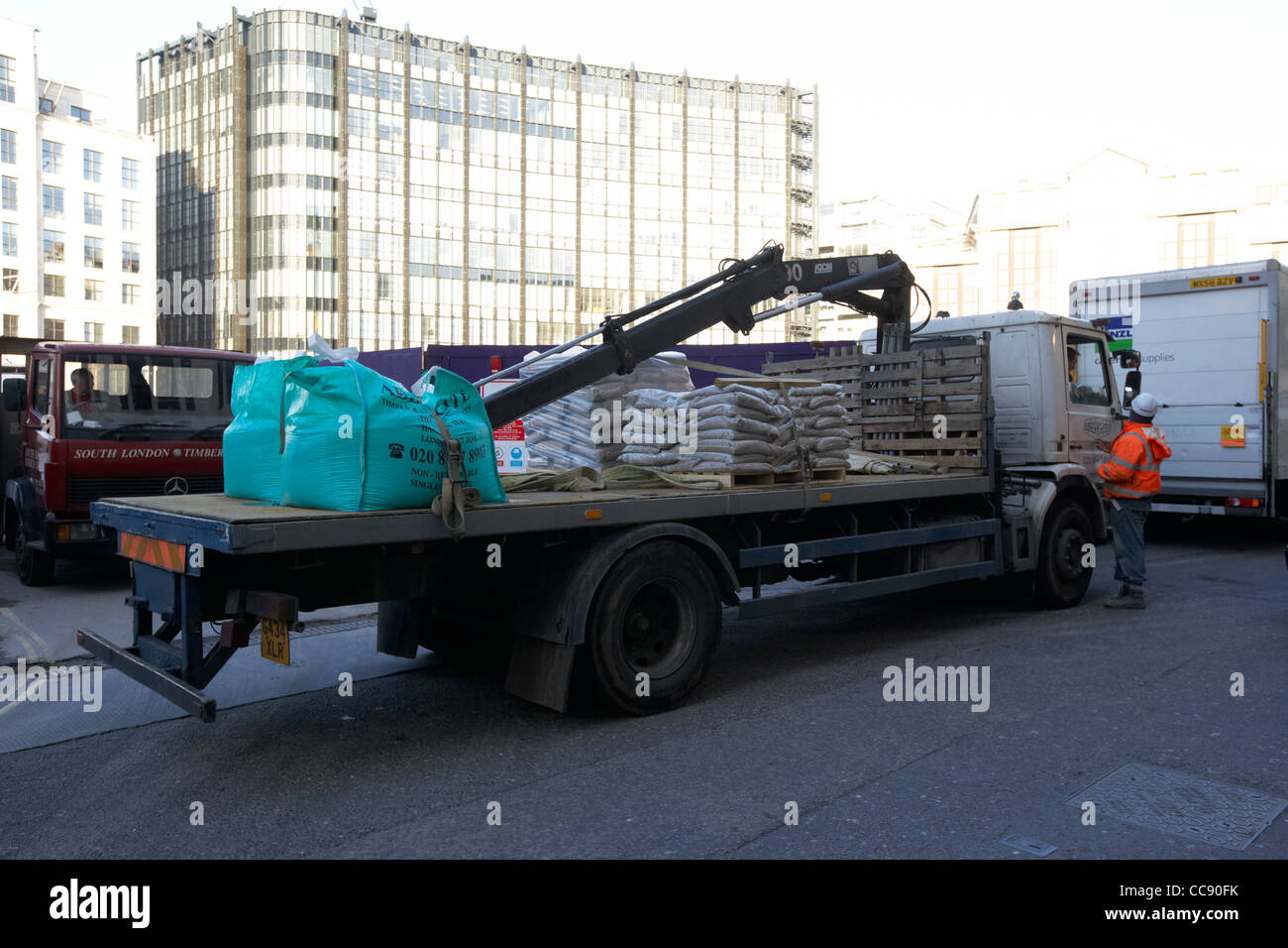 Baubedarf Lieferung zur Baustelle in der Stadt von London England UK Vereinigtes Königreich Stockfoto