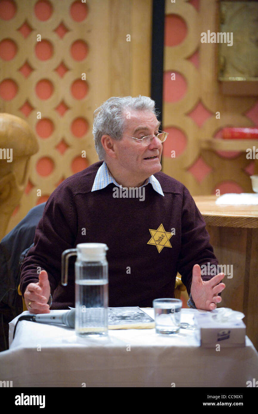 Tomi Reichental, ein Überlebender des Holocaust im Gespräch mit Studenten in Gorey Community School, Co. Wexford, Irland Stockfoto
