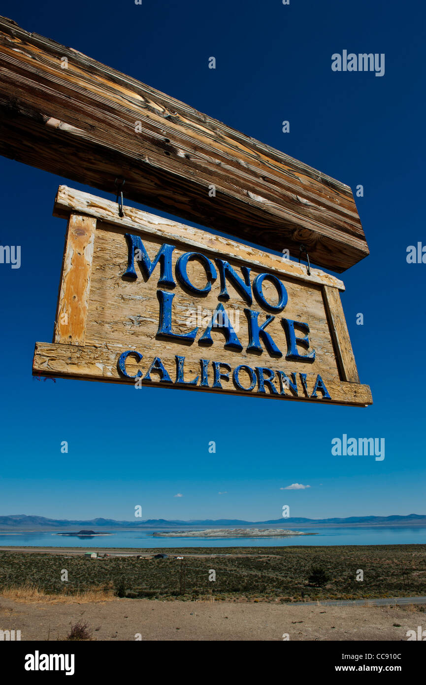 Mono Lake Holzschild California. USA Stockfoto