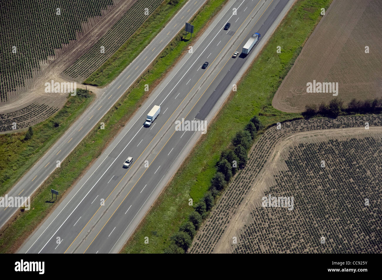 Autobahn mit LKW und PKW in Richmond Stockfoto