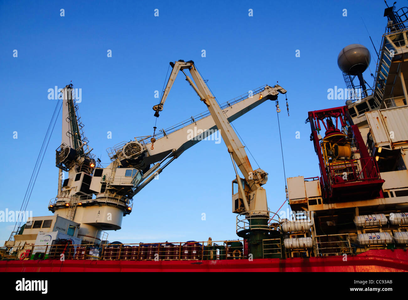Der schottischen Nordsee Öl Rig Unterstützung Schiff, Wellservicer of Aberdeen, im Hafen von Leith, Edinburgh. Stockfoto