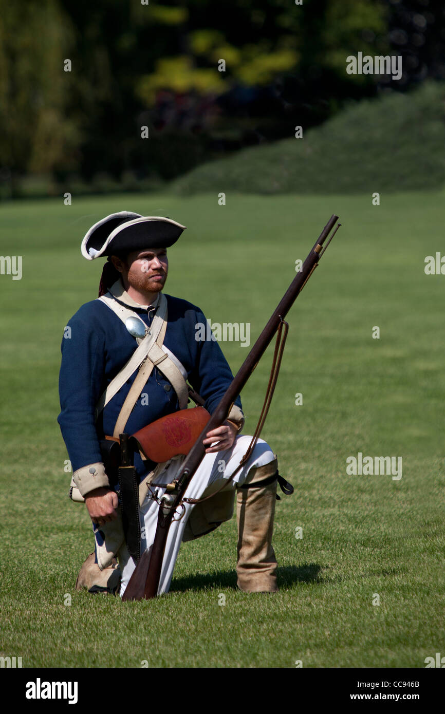 Unionssoldaten ruht mit seinem Gewehr während Civil War Reenactment. Stockfoto