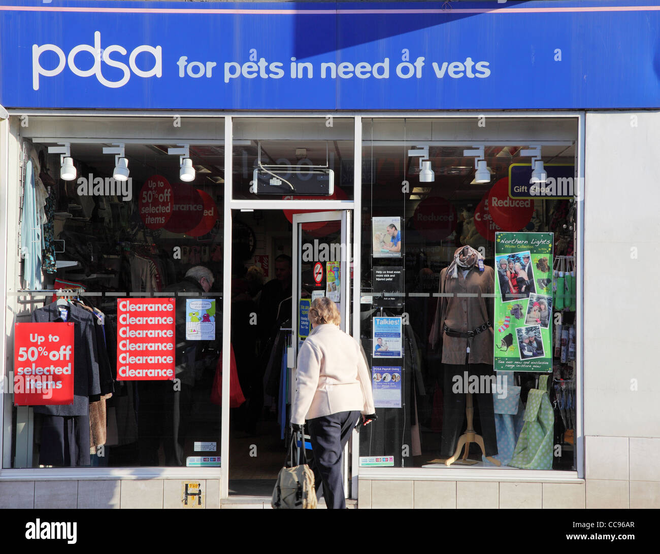 PDSA Charity-Shop Whitley Bay North East England, UK Stockfoto