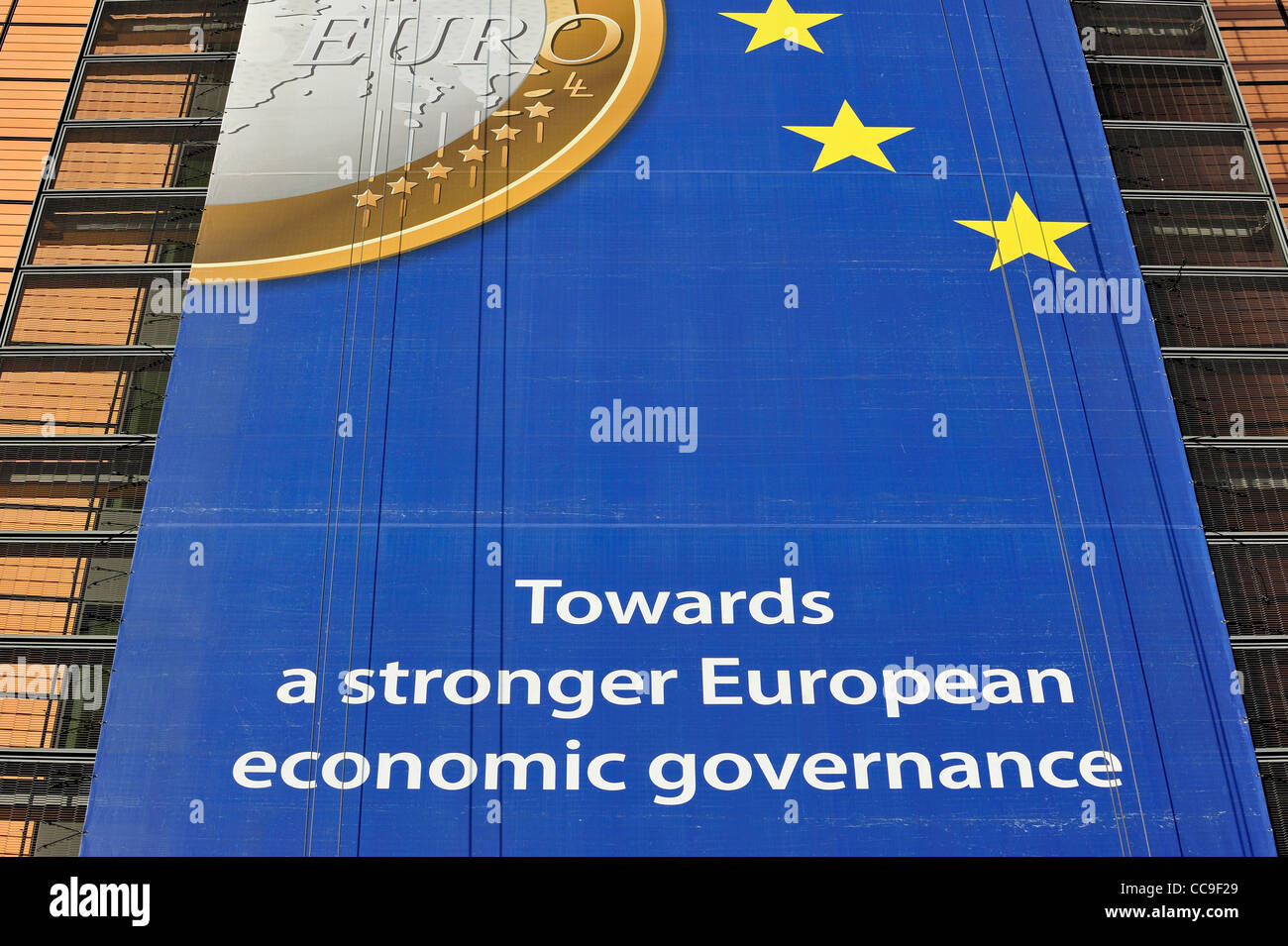 Banner-ca. Euro im Berlaymont-Gebäude der Europäischen Kommission, ausführendes Organ der Europäischen Union in Brüssel, Belgien Stockfoto