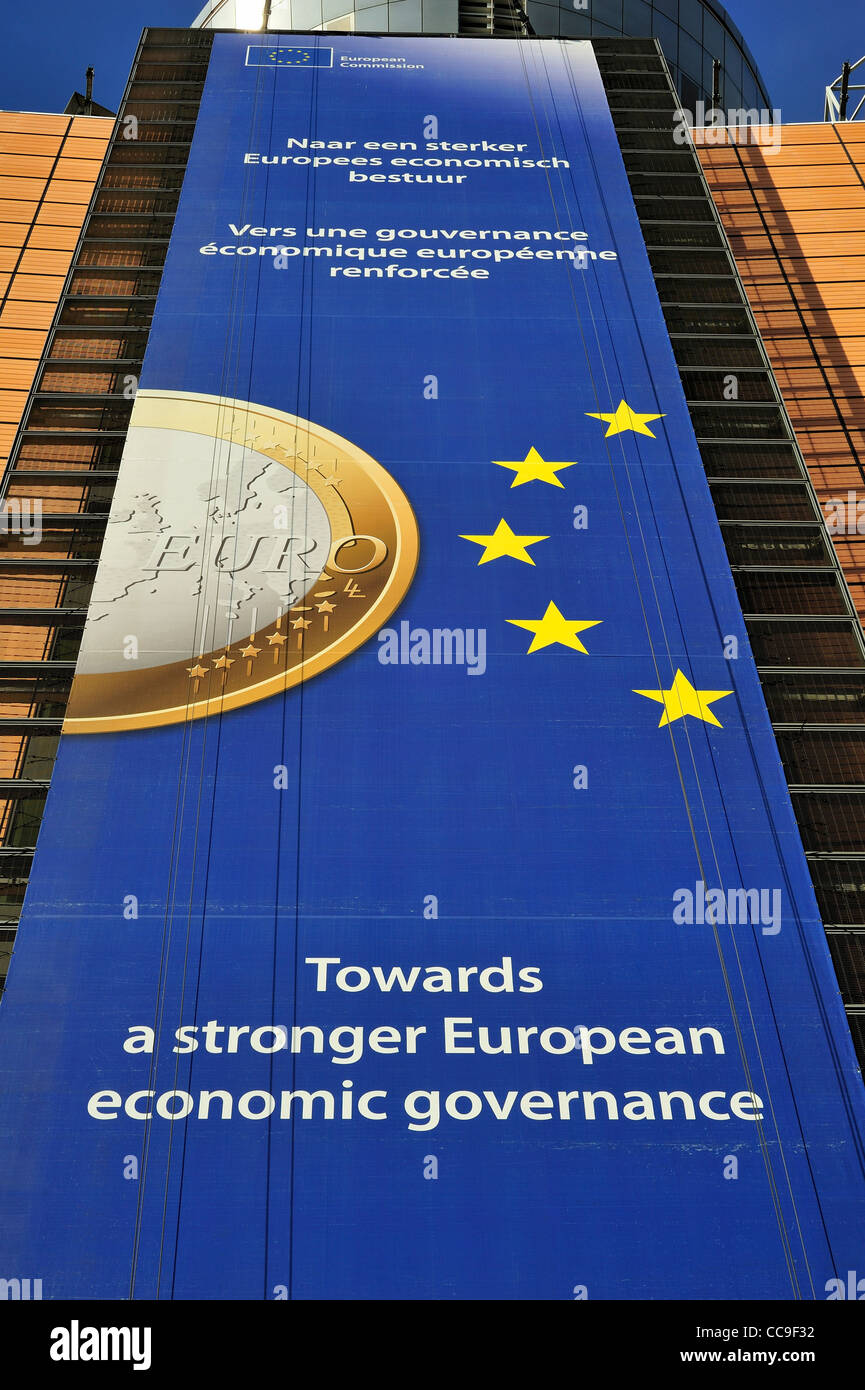 Banner-ca. Euro im Berlaymont-Gebäude der Europäischen Kommission, ausführendes Organ der Europäischen Union in Brüssel, Belgien Stockfoto