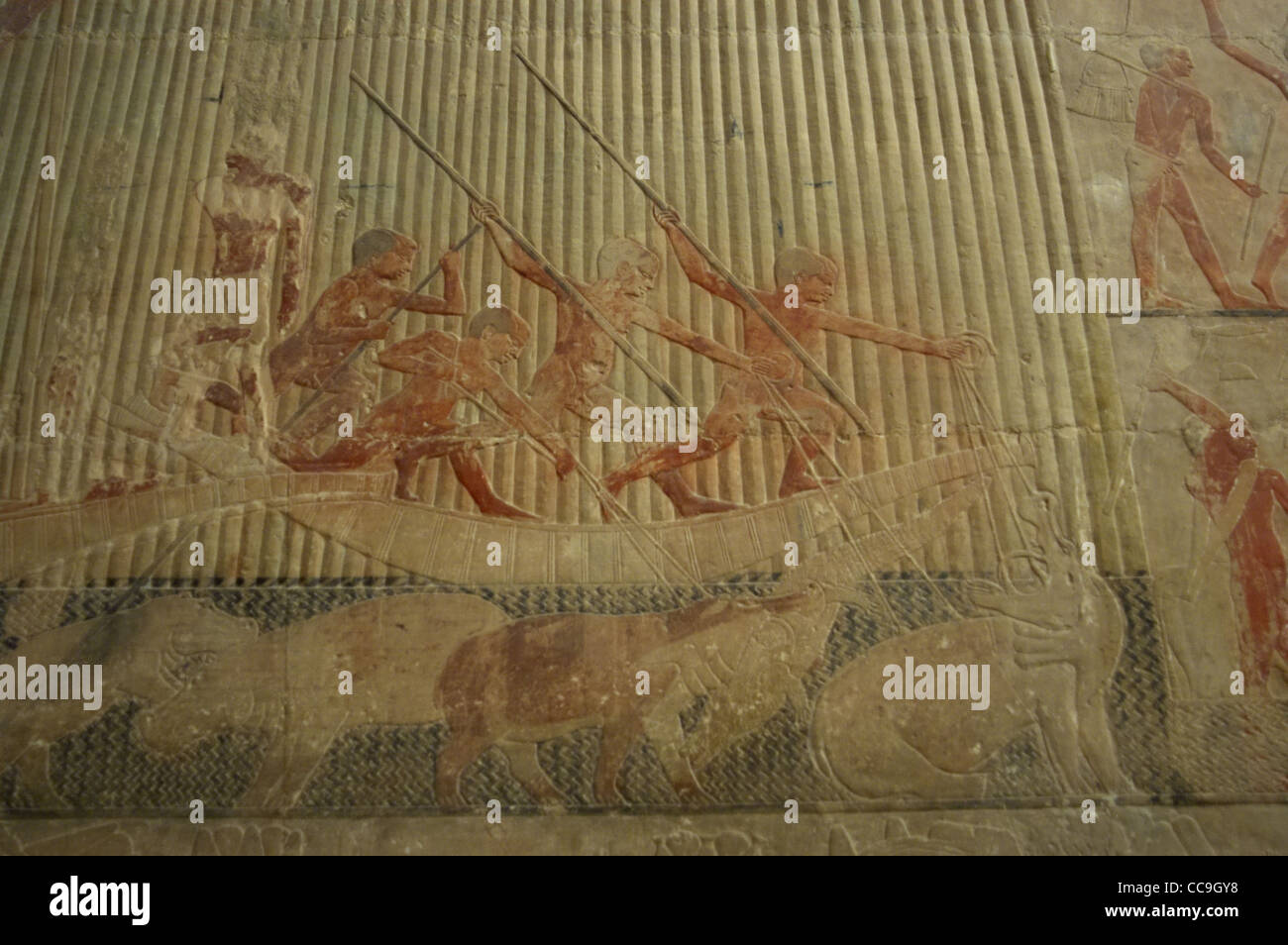 Ägypten. Sakkara. Mastaba des Ti. Jagdszene, Jäger Nagelung seine Lanzen in die Flusspferde und Krokodile. Stockfoto