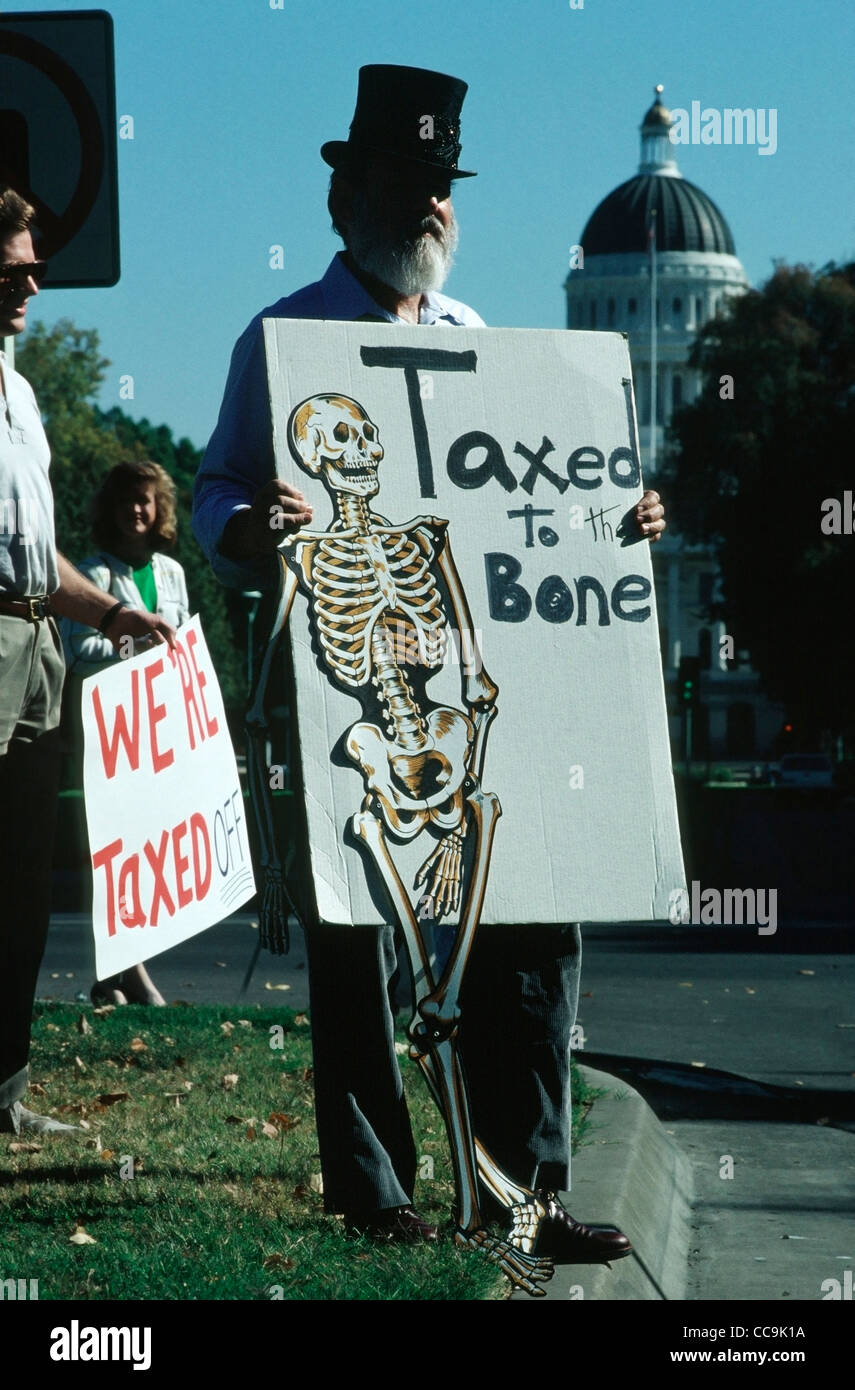 Demonstranten vor der State Capitol in Sacramento, Kalifornien während des ersten jährlichen Steuerpflichtigen Aktionstag. Stockfoto