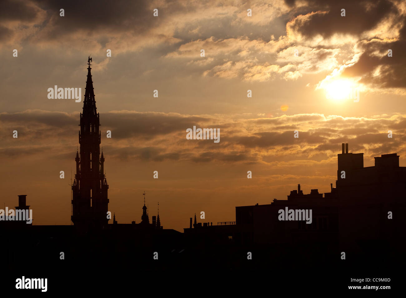 Skyline von Brüssel in der Abenddämmerung Stockfoto