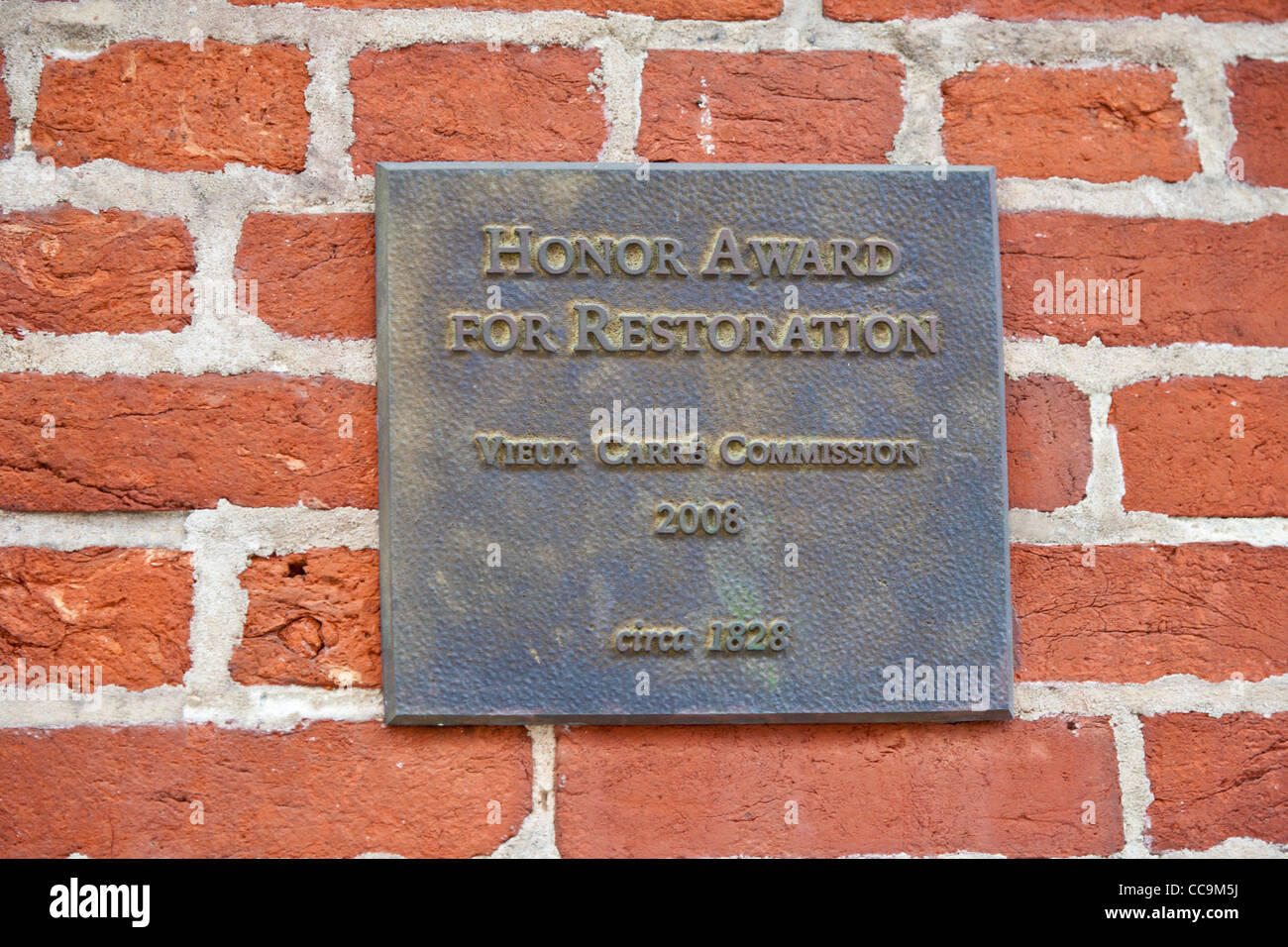 Plaque Angabe 2008 Vieux Carre Kommission Honor Award für die Wiederherstellung eines Gebäudes im French Quarter Stockfoto
