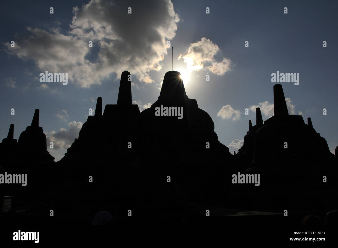 Glocken silhouette Borobudur buddhistischen Tempel Indonesien Yogyakarta Stockfoto