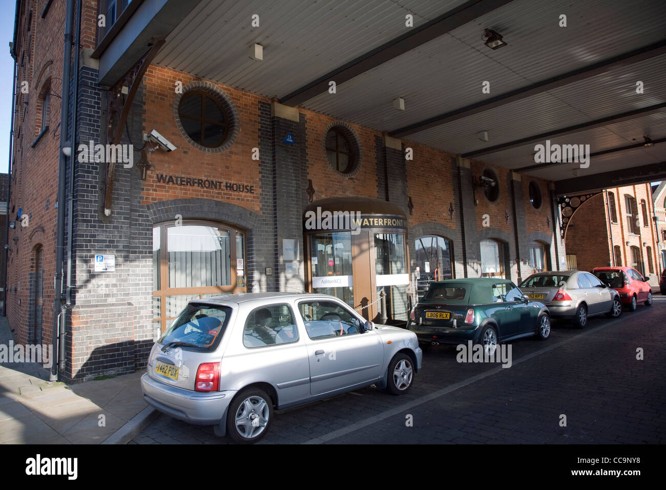 Das Auto geparkt Waterside House Wet Dock Sanierung Ipswich Stockfoto