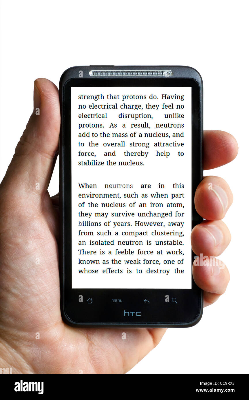 Lesen Sie ein Buch über die Kindle-app auf einem android HTC-smartphone Stockfoto