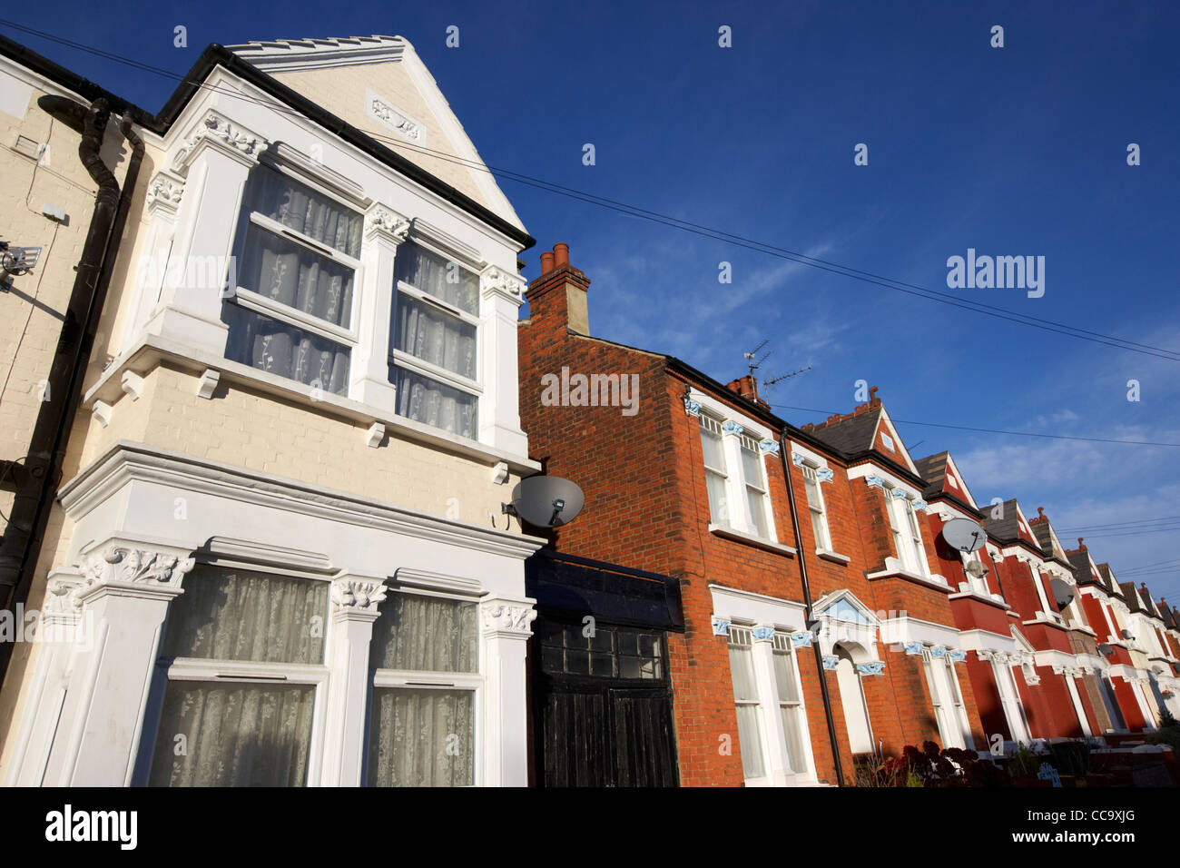 Reihe von roten Backstein Periode Reihenhaus Häuser Cricklewood North London England uk Stockfoto