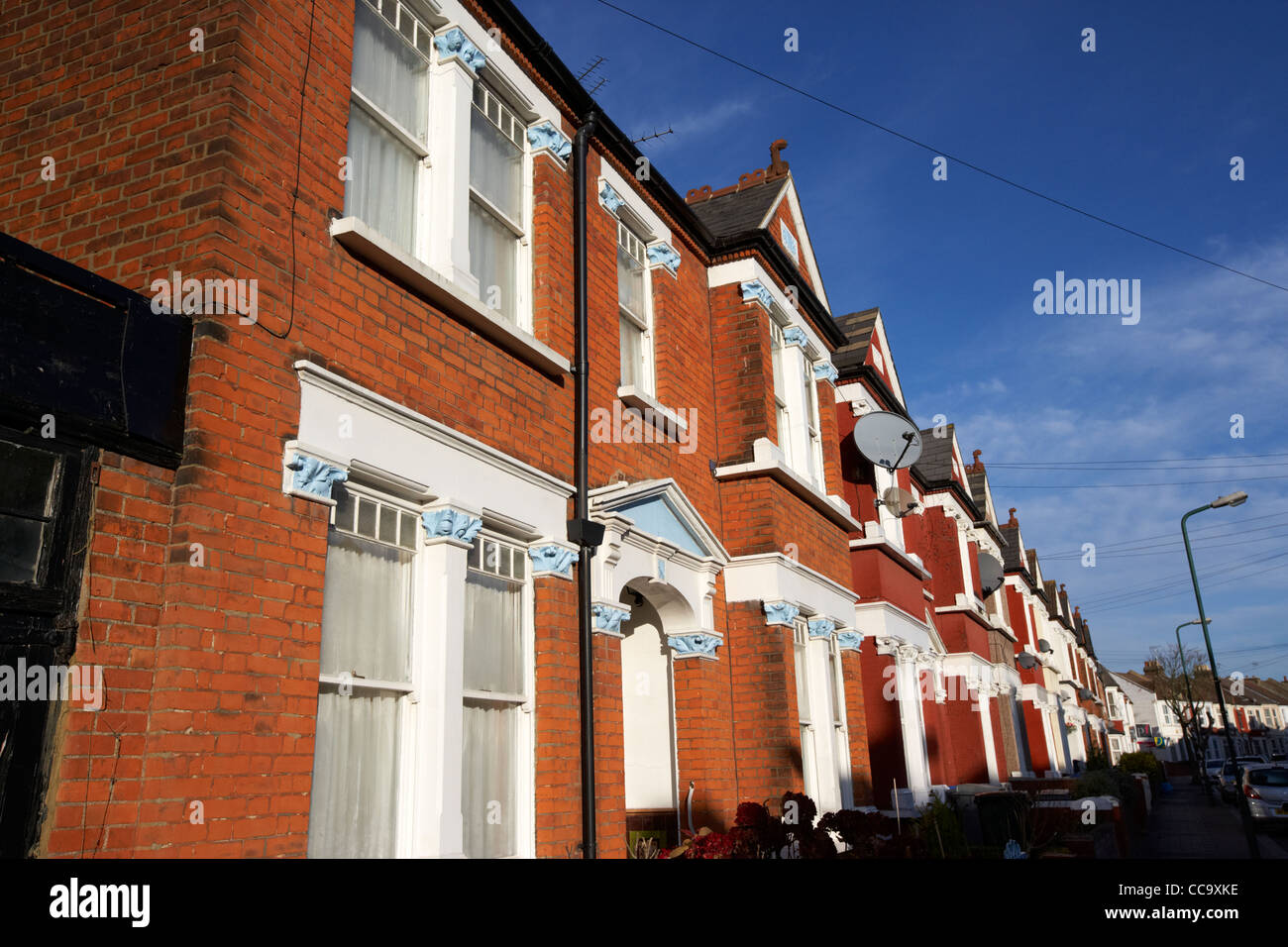 Reihe von roten Backstein Periode Reihenhaus Häuser Cricklewood North London England uk Stockfoto