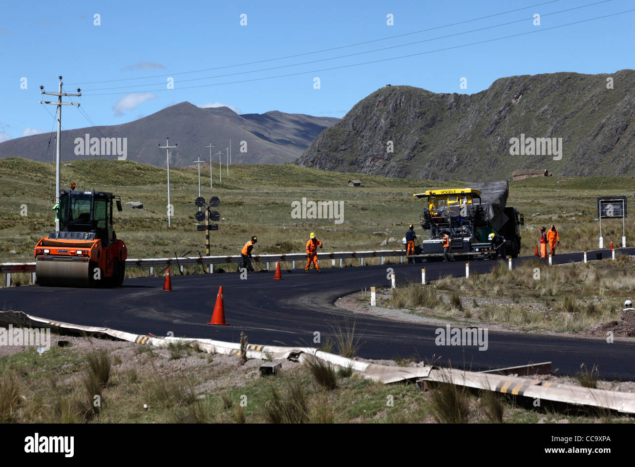 Straßenerneuerung und Bauarbeiten auf der Hauptstraße zwischen Cusco und Puno, Peru Stockfoto