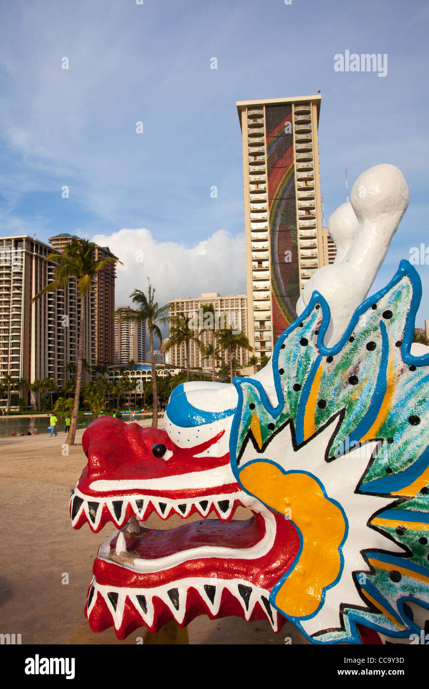 Kajaks am Strand von Waikiki, Honolulu, Hawaii. Stockfoto
