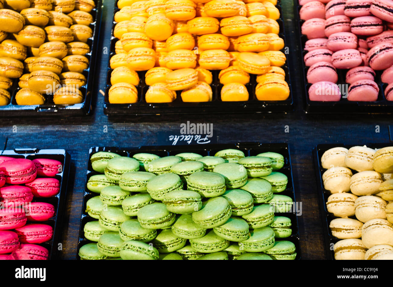 Macarons in Georges Larnicol Chocolatier, Paris, Frankreich Stockfoto